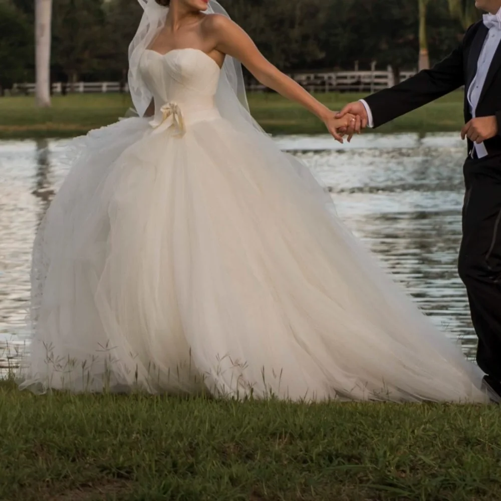 Vera wang Octavia(オクタヴィア) US0 Vera Wang, Octavia Preloved Wedding Dress Save 75% - Stillwhite